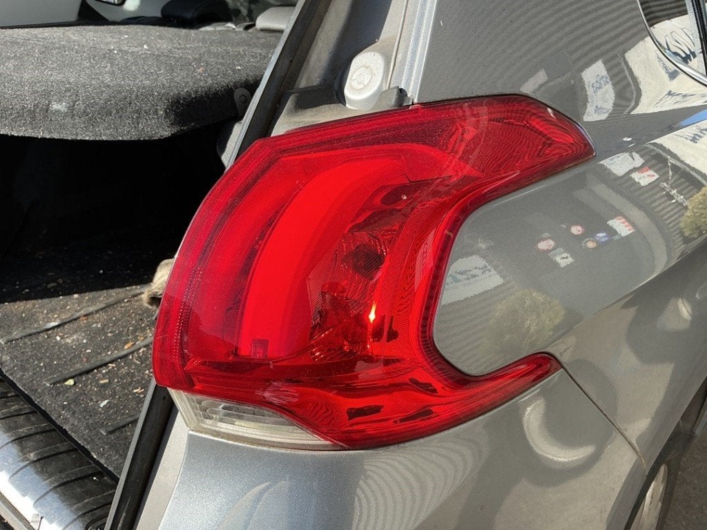 FEU ARRIÈRE DROIT Peugeot 2008 (CU) (|9678074380|), Kontakt-peugeot@peugeot.com, Utilisé, Peugeot Deutschland GmbH, Bahnhofsplatz
65423  Rüsselsheim, DE