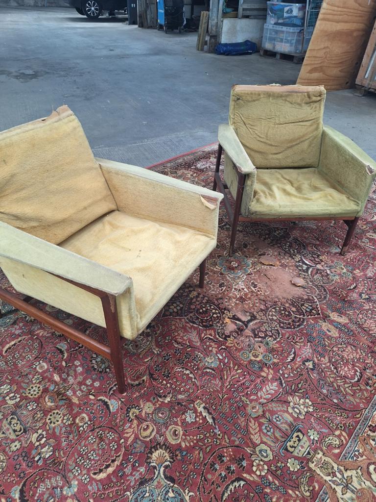 2 Thonet teak zetels stof en vulling moet op nieuw gedaan wo, Huis en Inrichting, Ophalen, Stof