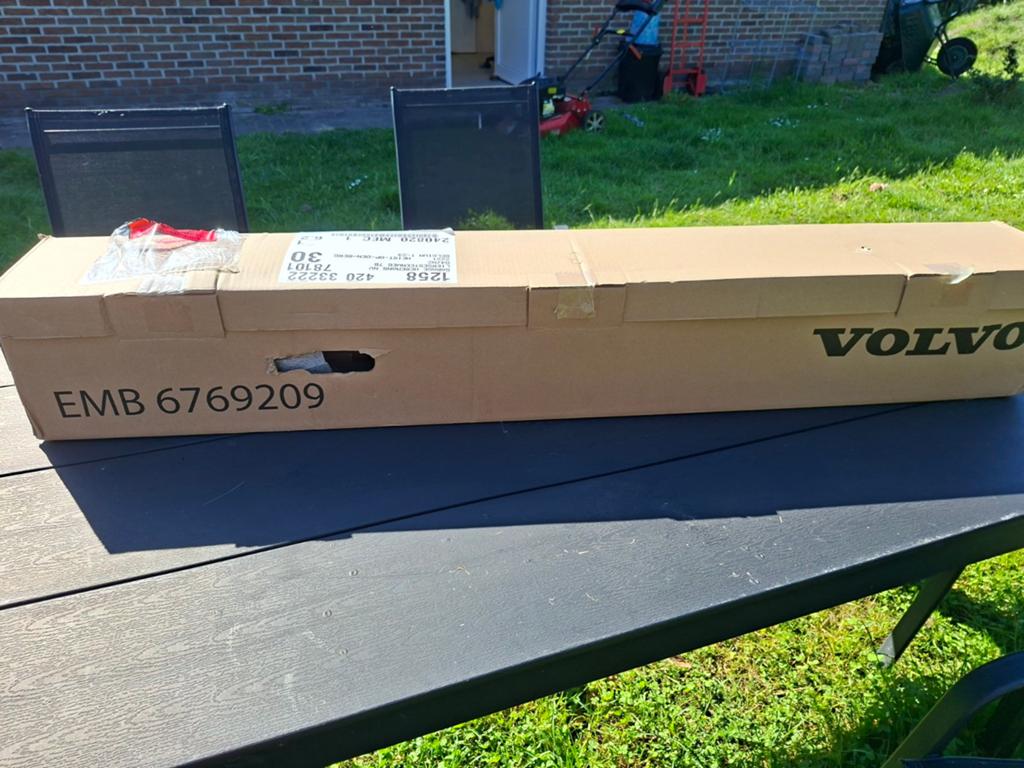 Nieuwe dakdragers VOLVO XC60 model 2025, Auto diversen, Dakdragers, Ophalen