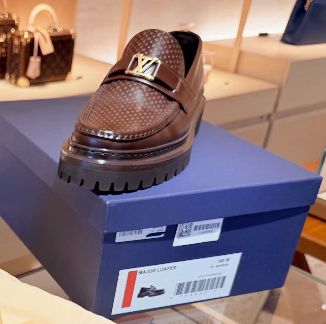 LOUIS VUITTON schoenen MAAT 10=44, Ophalen