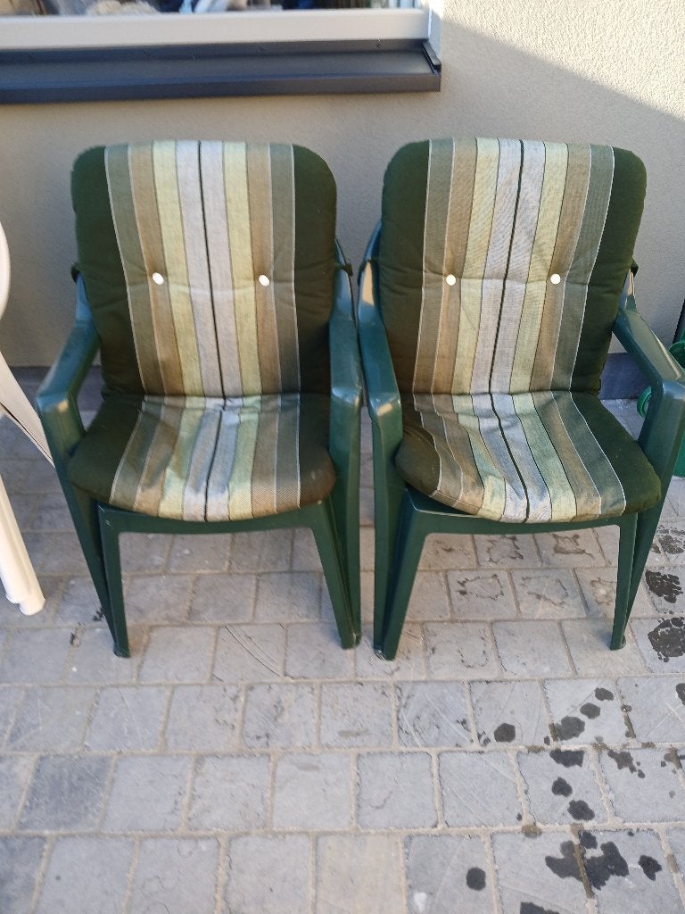 2 tuinstoelen met kussens, Tuin en Terras, Ophalen, Gebruikt, Kunststof, Stapelbaar