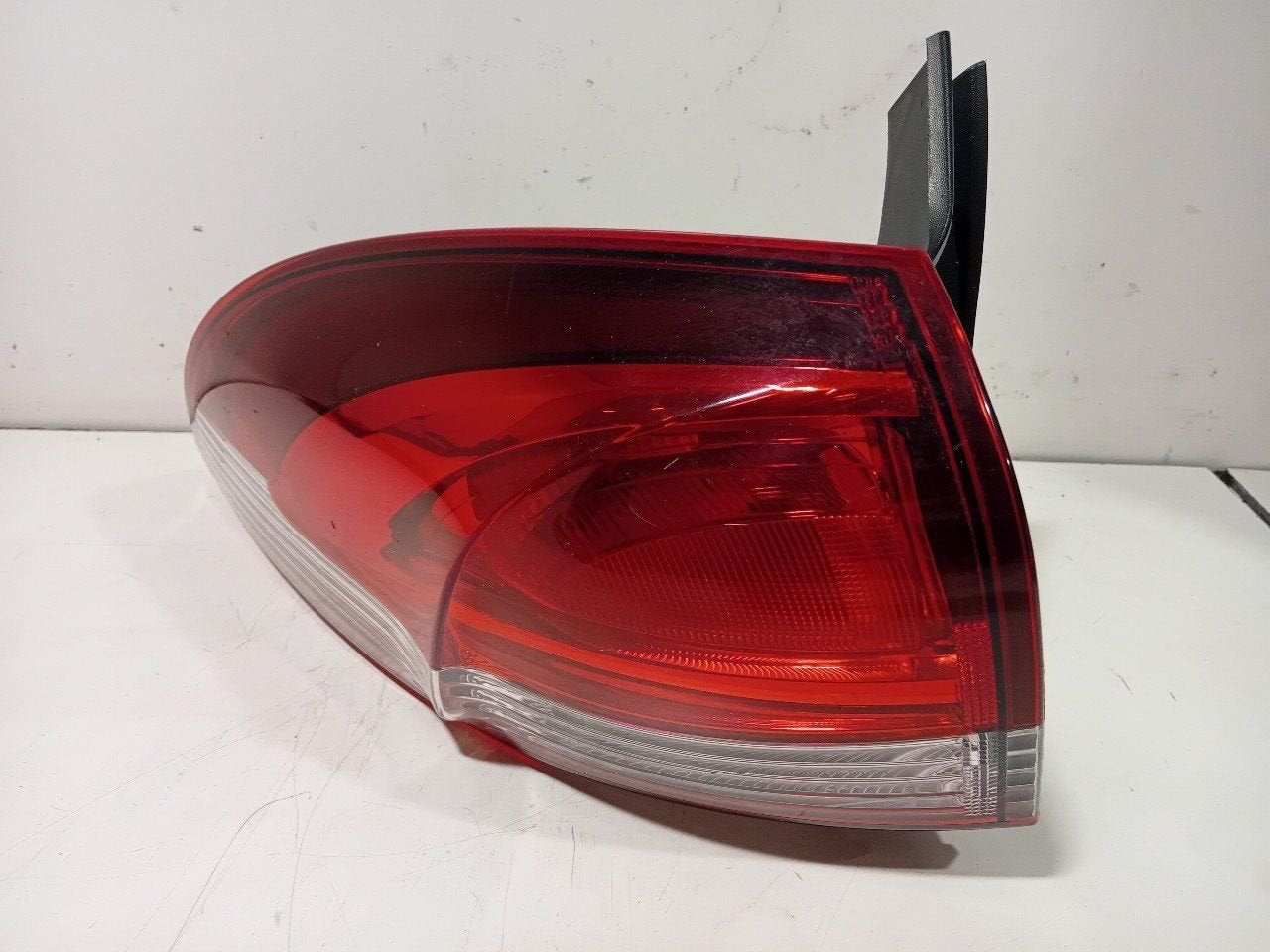 Achterlicht links buiten Renault Clio, Onderdelen@venauto.nl, Van der Ven Autorecycling B.V., Gebruikt, Ettenseweg 76, 4706 PB Roosendaal, The Netherlands