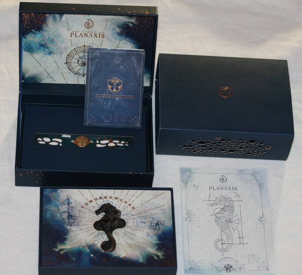 Tomorrowland 2018 Box + Bracelet + Hanger, Collections, Enlèvement ou Envoi