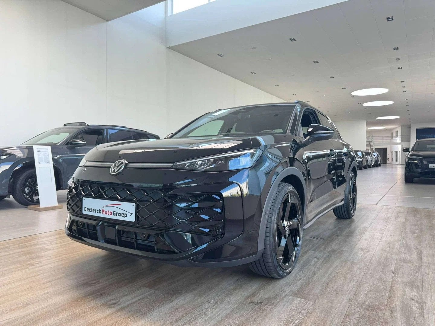 Volkswagen T-Roc 1.5TSI DSG R-LINE*FULL OPTION* NIEUW MODEL, Auto's, Automaat, 1498 cc, 4 cilinders, Zwart