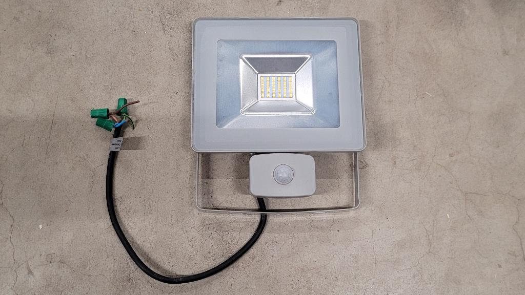 Projecteur LED avec capteur, Bricolage & Construction, Enlèvement ou Envoi, Comme neuf, Moins de 50 watts, Lampe avec luminaire