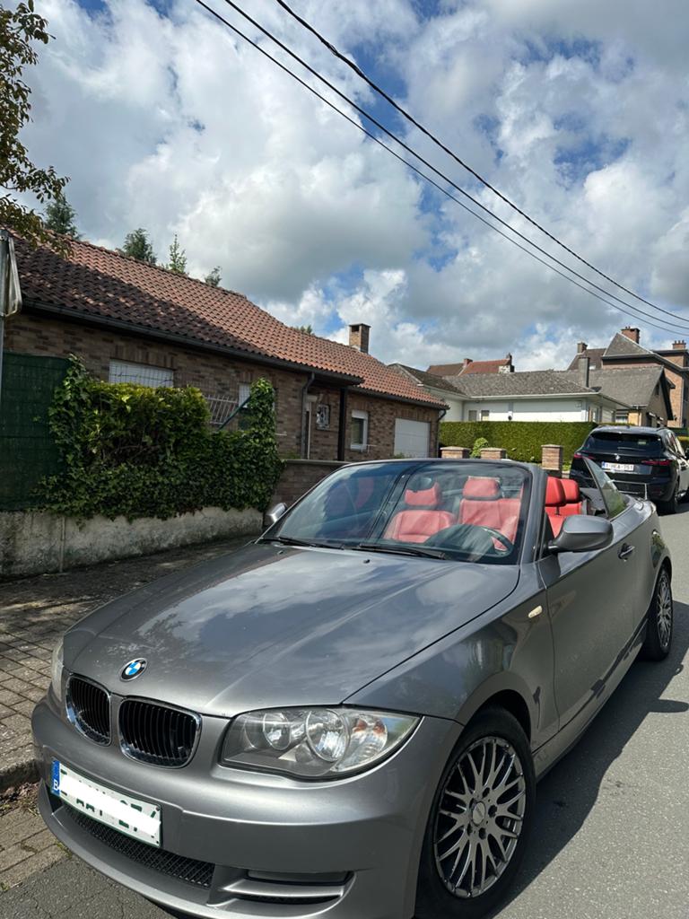 BMW 118D Cabriolet AUTOMAAT VAN EERSTE EIGENAAR!, Auto's, BMW, Euro 5, Cabriolet, Leder, Bedrijf