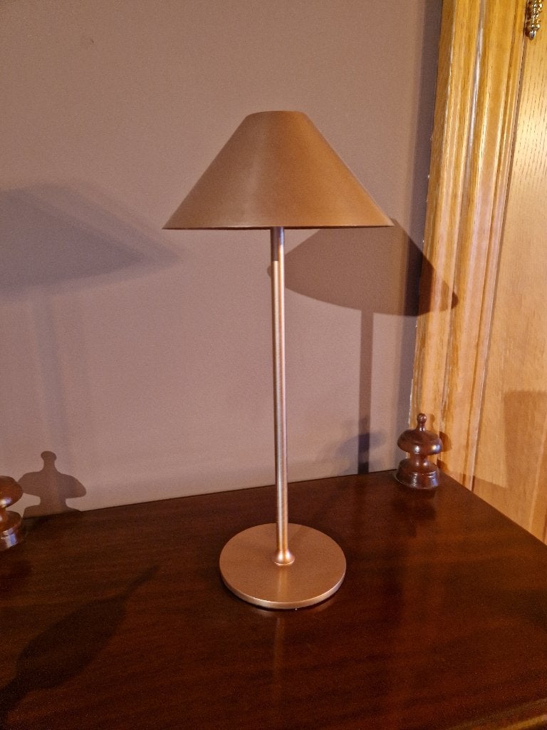 Alluna Cordless Stately Metal Empire Lamp, 33 cm, Fait main, Lampe, Métal