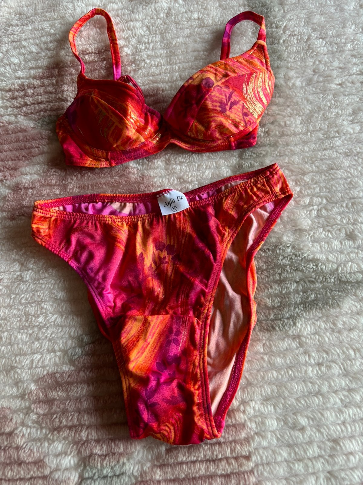 Bikini, maat S, rood, lila, goud, goede staat, Kleding | Dames, Badmode en Zwemkleding, Ophalen, Zo goed als nieuw, Rood, Bikini