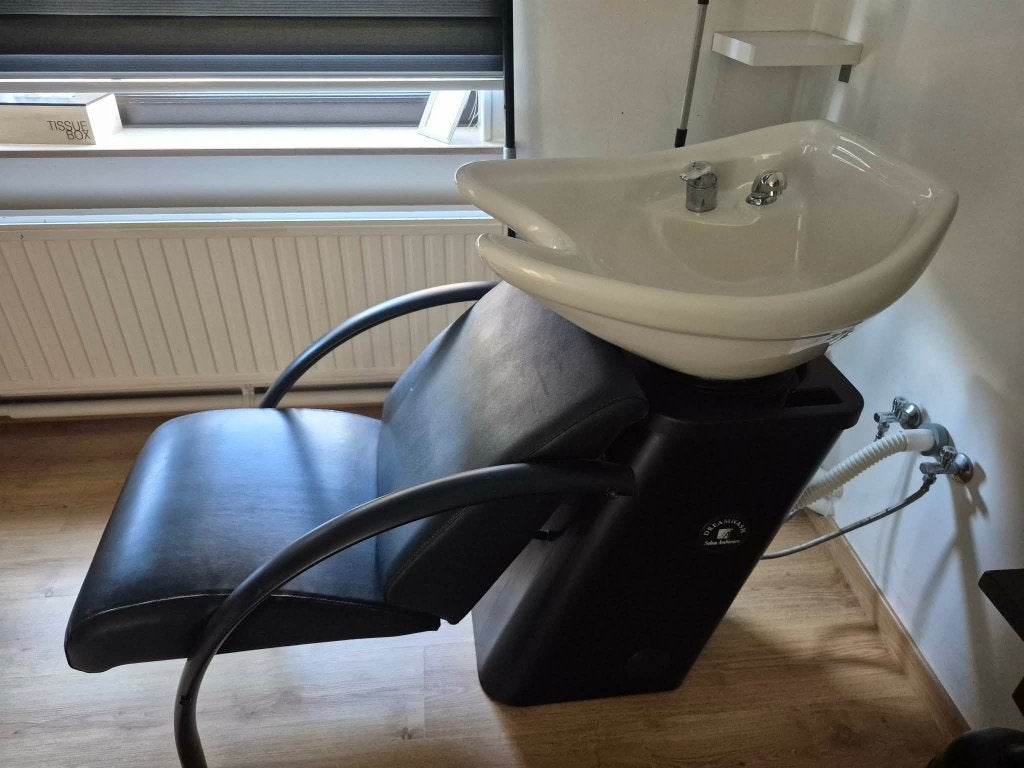 Kappersstoel + wastafel, Huis en Inrichting, Stoelen, Ophalen, Kunststof, Gebruikt, Twee