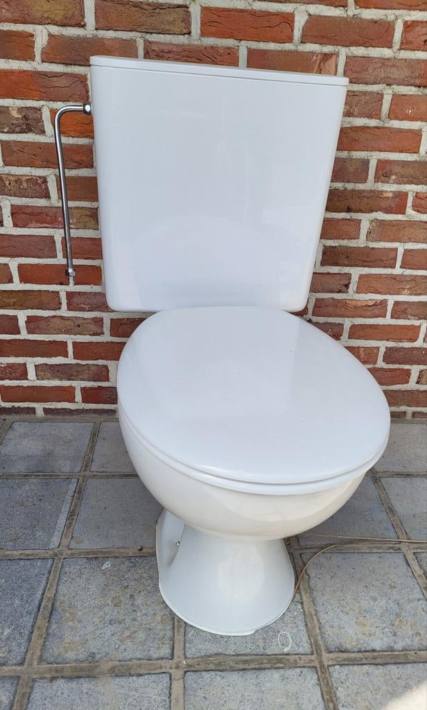 Wc met reservoir zeer goede staat, Huis en Inrichting, Badkamer | Badkamermeubels, Ophalen