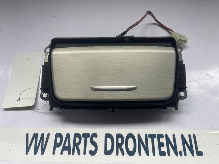 Cendrier avant d'un BMW 3-Serie, -, 3 mois de garantie, Utilisé, -