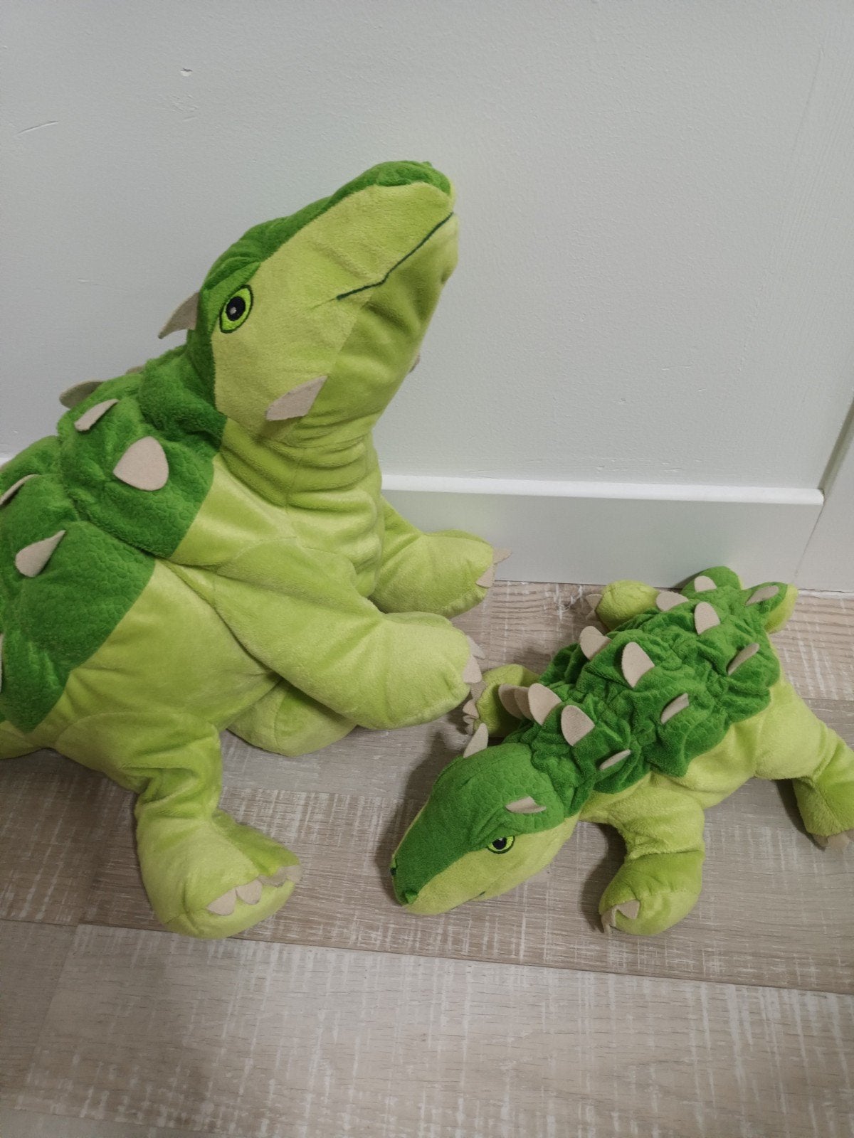 2 dino knuffels, Enlèvement