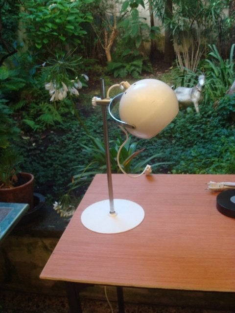 Lampe "space age", Enlèvement