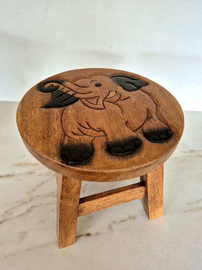 Tabouret pour enfant en bois sculpté à la main — Éléphant, Maison & Meubles, Tabourets, Enlèvement ou Envoi