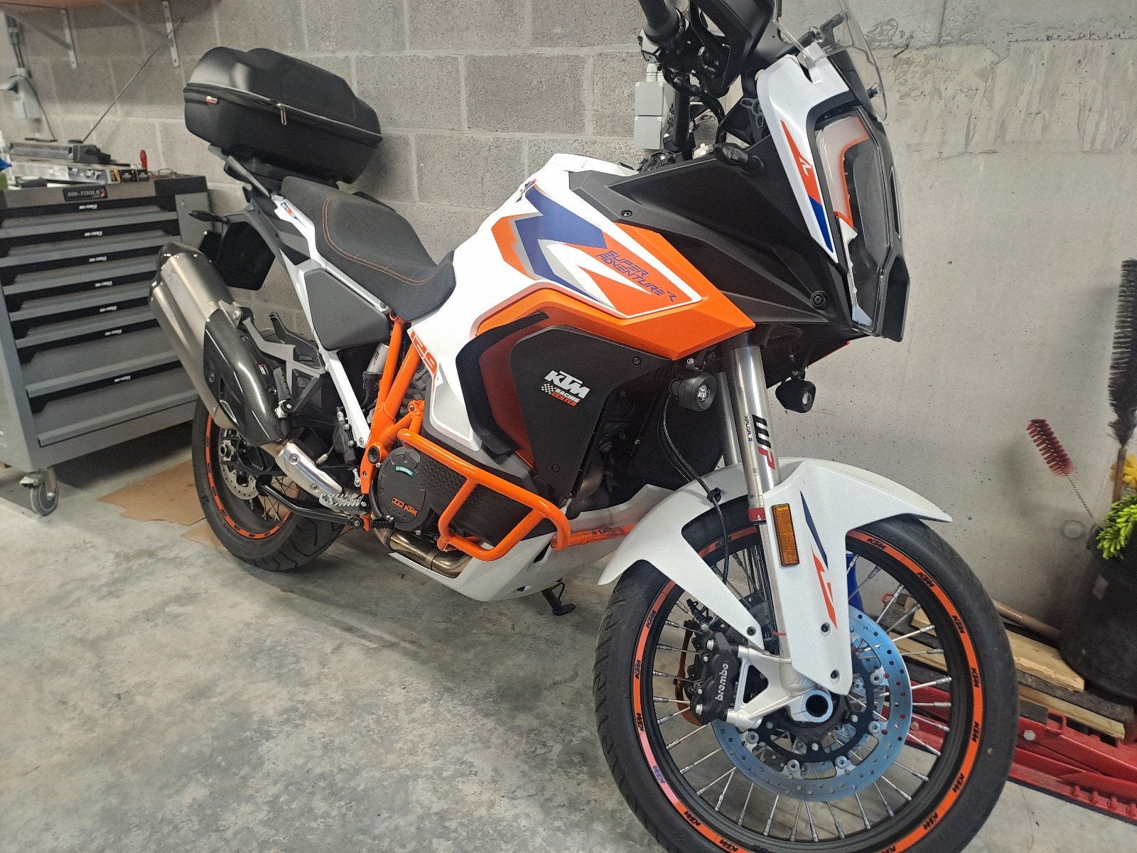 Garantie KTM Super Adventure R 06/2025 juin 2029 et 1100 km, Motos, Plus de 35 kW, 1300 cm³, 2 cylindres, Éclairage LED
