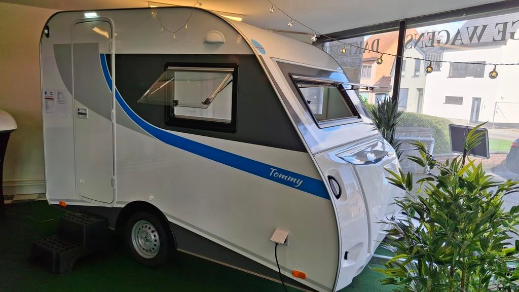 Caravan 750kg- Tomplan Tommy TK30 L (met badkamer) BJ2026, Caravanes & Camping, Caravanes, Autres marques, Particulier, 500 - 750 kg