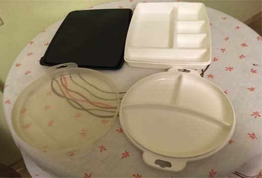 2 lunchdozen met aparte vakjes - -als nieuw - 18 €/lot, Bewaardoos, Wit, Ophalen of Verzenden, Met compartimenten