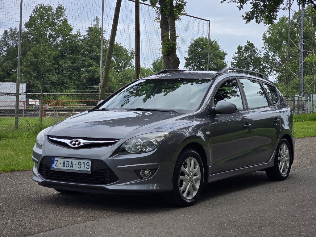 Hyundai i30 break - 1.4i euro 5 - 2012 - Digitale airco/PDC, Auto's, Voorwielaandrijving, Euro 5, Stof, Zilver of Grijs