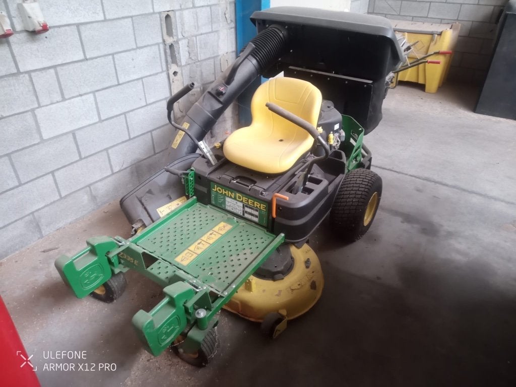 tracteur tondeuse JDeere Z335e, Tuin en Terras, Zitmaaiers, Zo goed als nieuw, 90 tot 120 cm, Opvangbak, Ophalen
