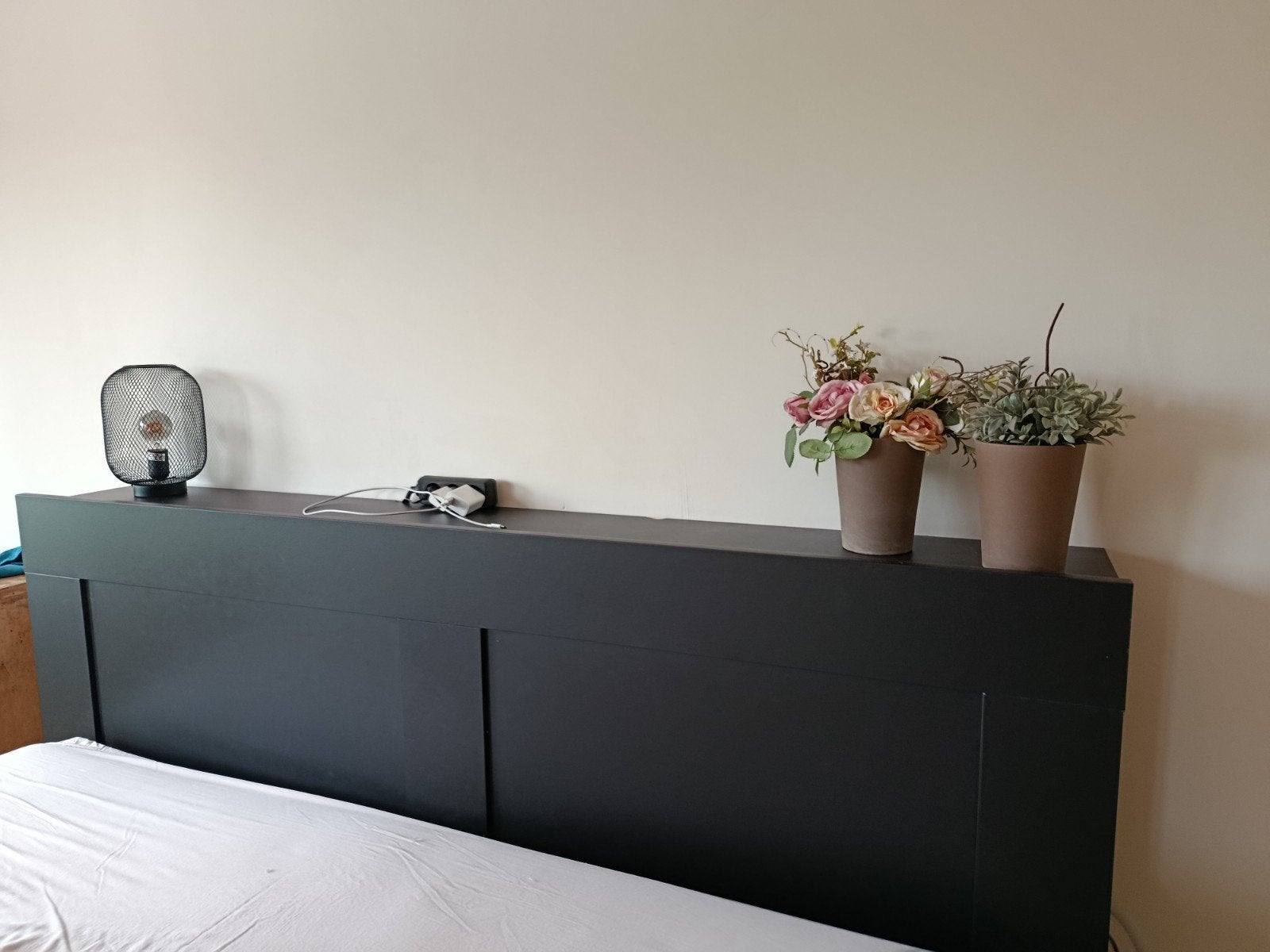 Gratis Bedeinde 1.86m op 1.10 h en 27cm diep, Enlèvement, Noir