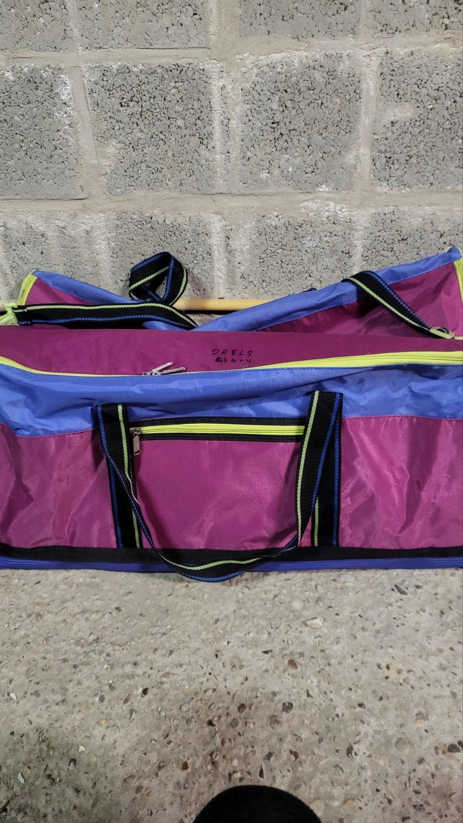 sacs de voyage, Enlèvement