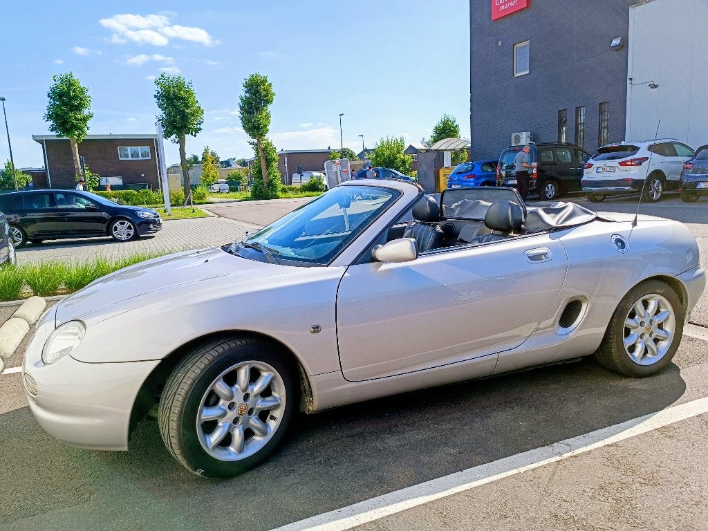 MGF convertible argenté, Autos, MG, Cuir, Argent ou Gris, Cabriolet, Carnet d'entretien