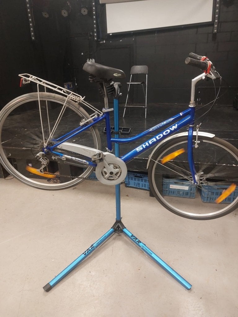 Vélo hollandais Blue Shadow 28', Vélos & Vélomoteurs, Vélos | Vélos avec bac, Utilisé, Frein sur jante, Enlèvement