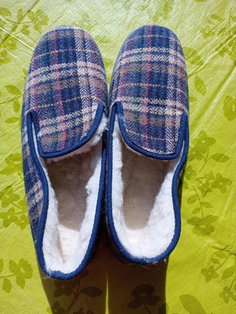 Chaussons taille 44, Vêtements | Hommes, Chaussures, Damart, Autres couleurs, Comme neuf, Enlèvement