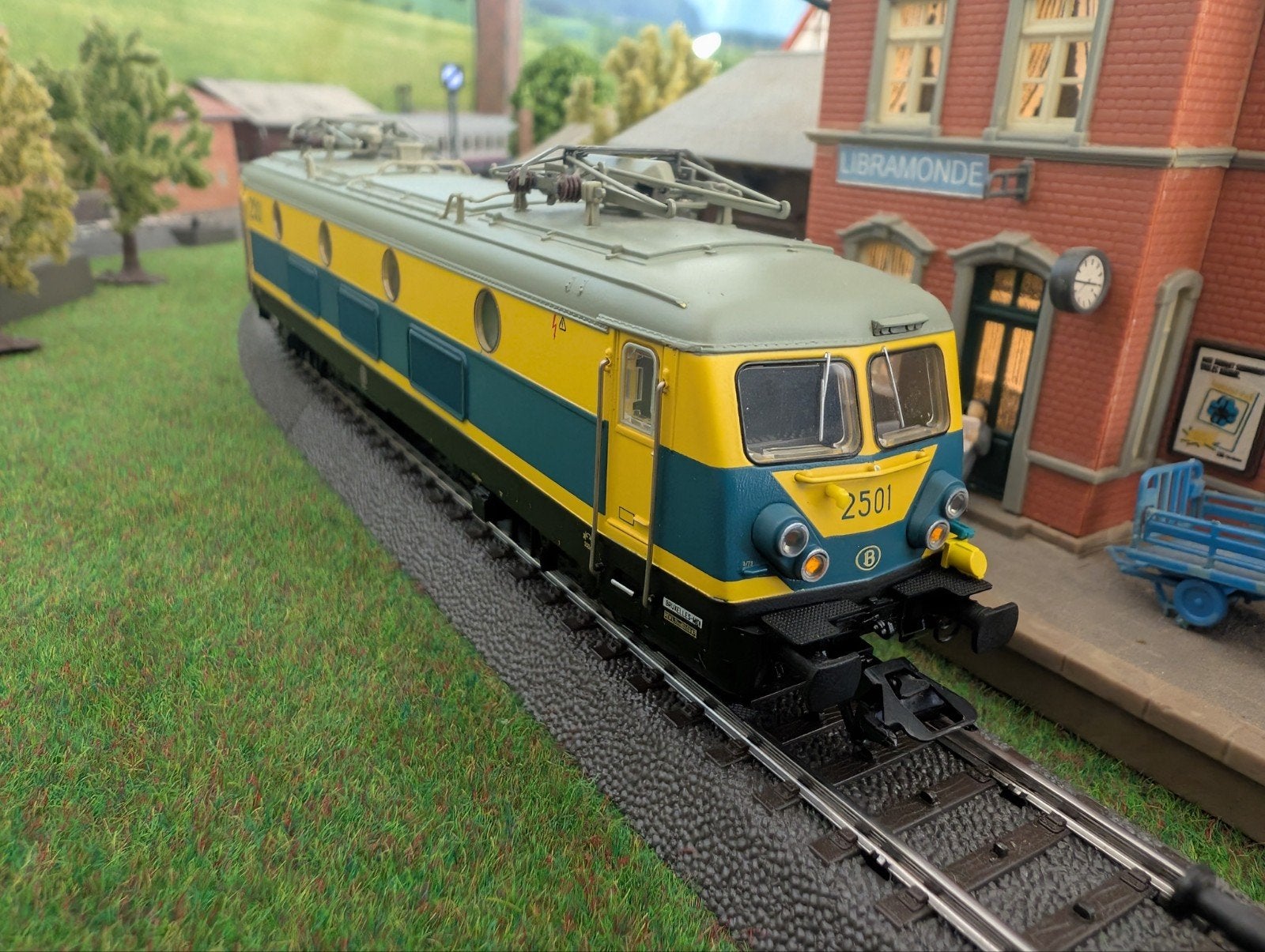 NMBS SNCB | Märklin 37230 | HLE2501 | AC Sound MFX 3rail, Enlèvement ou Envoi, Courant alternatif, Comme neuf, Locomotive