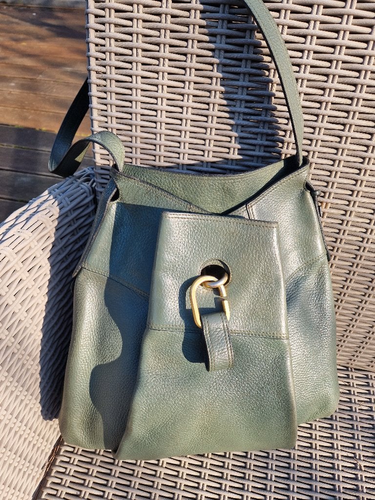 Heel mooie olijfgroene schoudertas van Delvaux, Handtassen en Accessoires, Ophalen of Verzenden, Gebruikt, Groen, Schoudertasje