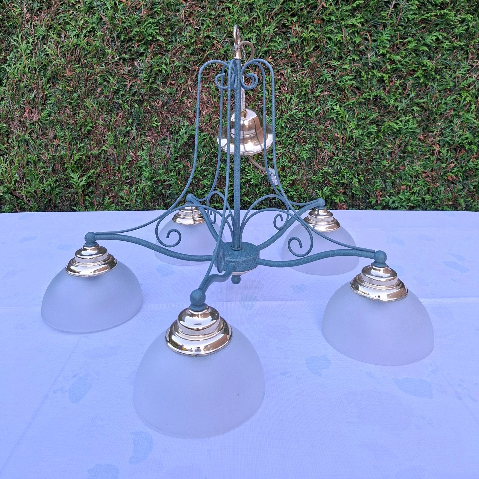 Klassieke 5-armige hanglamp met glas en messing details, Huis en Inrichting, Ophalen