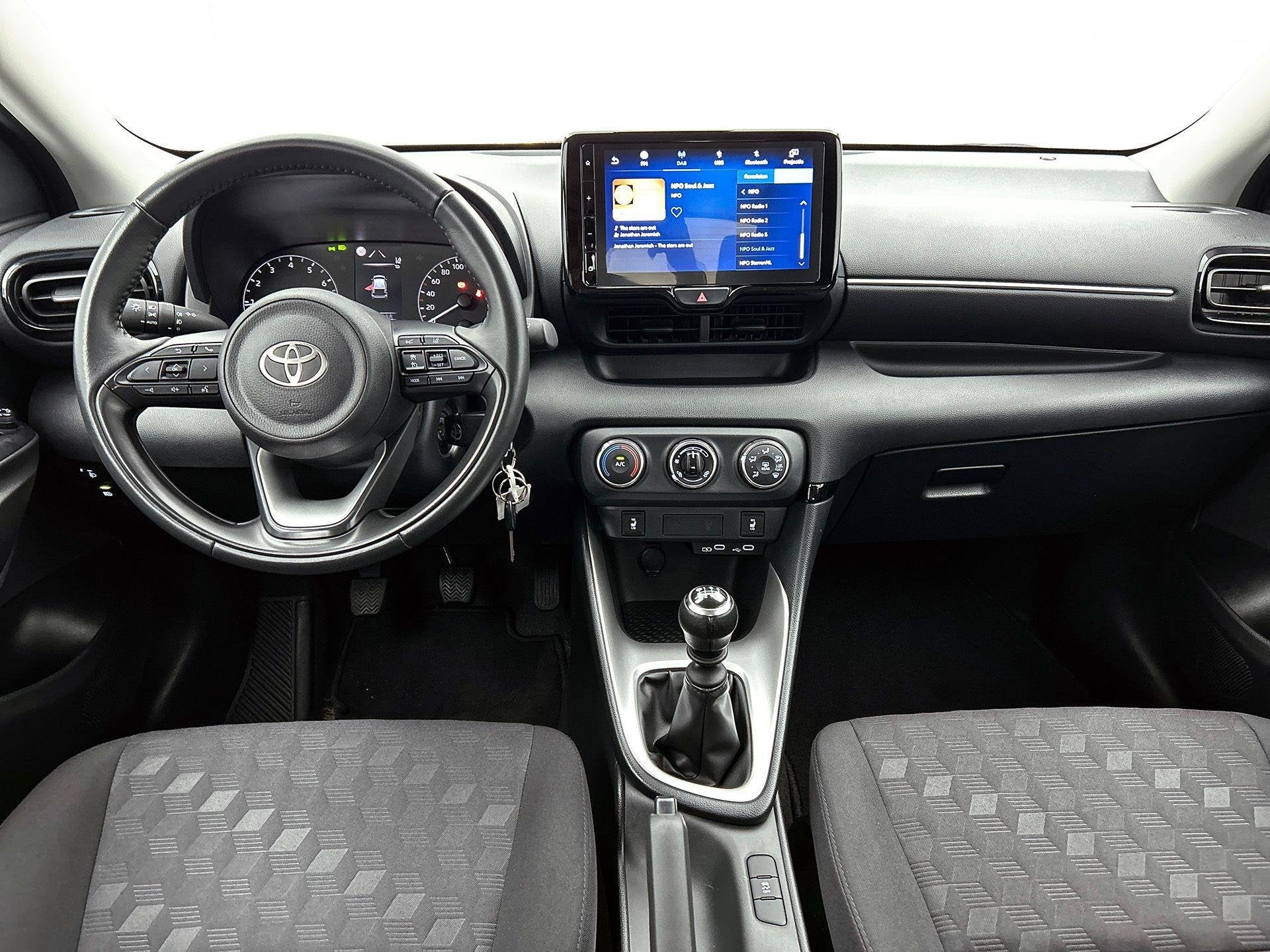 Toyota Yaris 1.5 Dual VVT-ie Dynamic | Navigatie | Achteruit, Auto's, Voorwielaandrijving, 118 g/km, Stof, Gebruikt