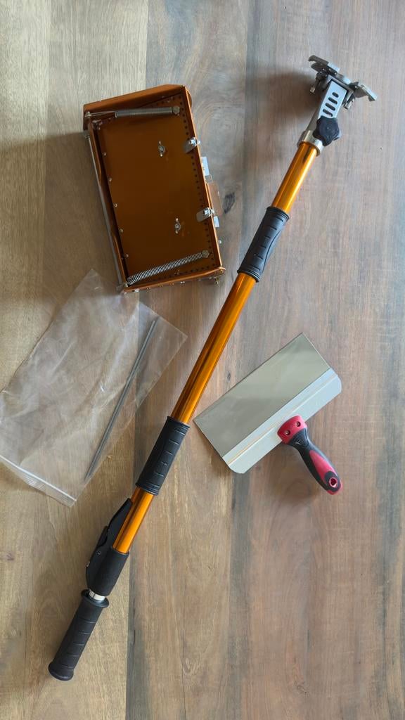 Flatbox + telescopische steel en reserves messen, Ophalen, Zo goed als nieuw
