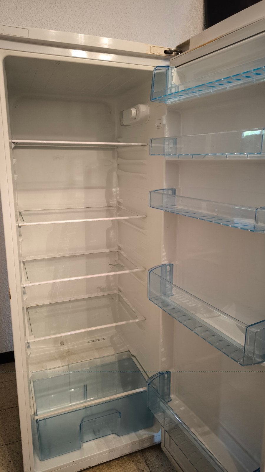 Réfrigérateur Beko 140 cm fonctionnant gratuitement, Enlèvement, Utilisé, Sans bac à congélation, 140 à 160 cm