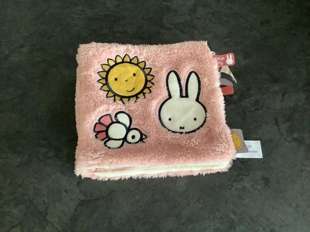 Nijntje activiteiten boekje Fluffy Pink, Ophalen of Verzenden, Zo goed als nieuw, Overige typen