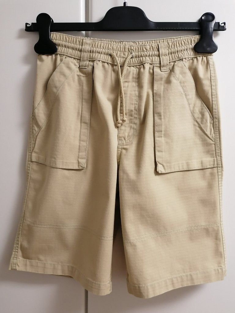 Beige bermuda met elastiek en touwtje, 134, Kinderen en Baby's, Kinderkleding | Maat 134, Ophalen of Verzenden, Zo goed als nieuw