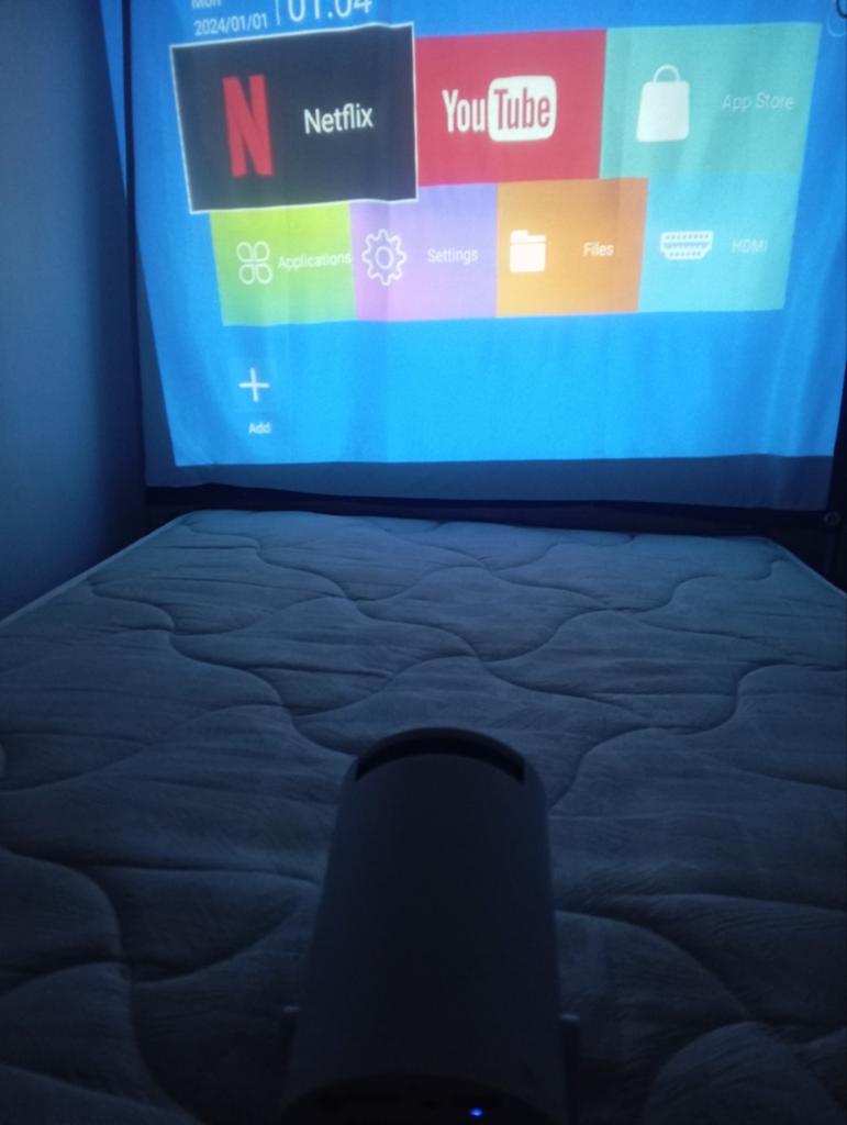 Magic cube mini projector