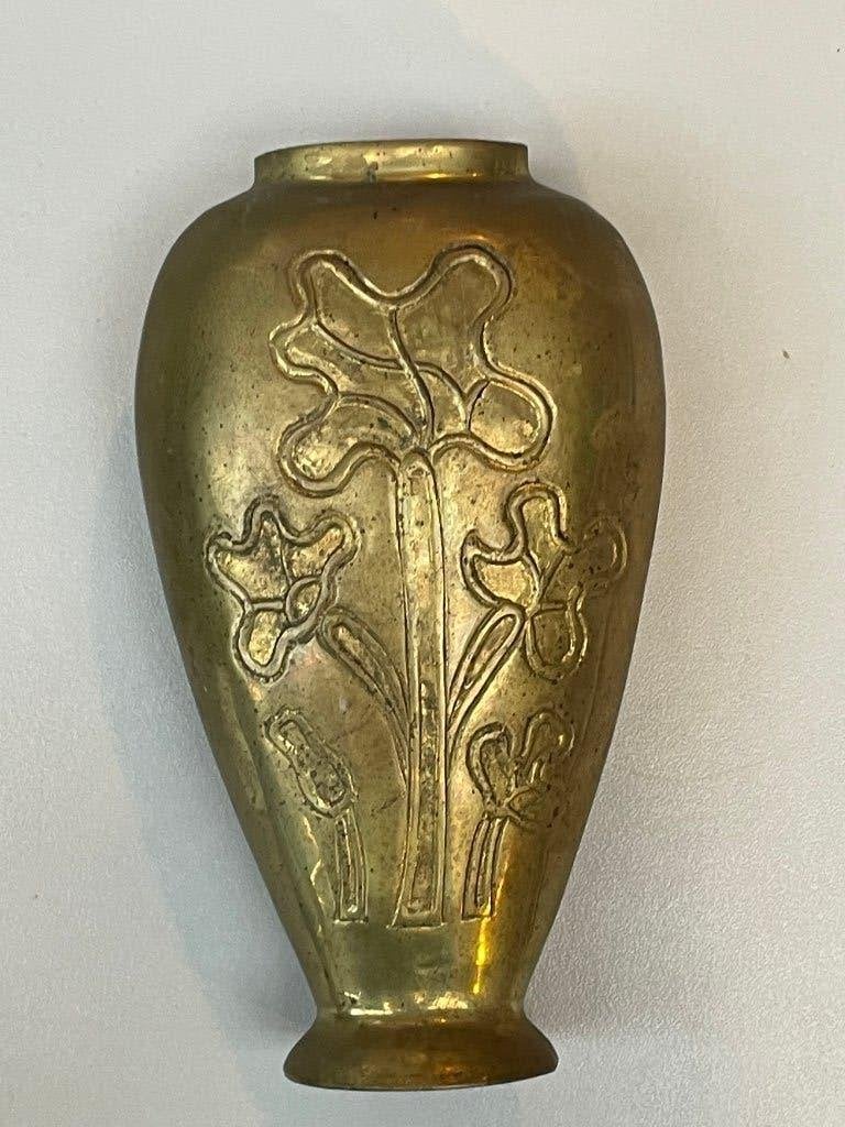 Klein decoratief koperen vaasje, Ophalen
