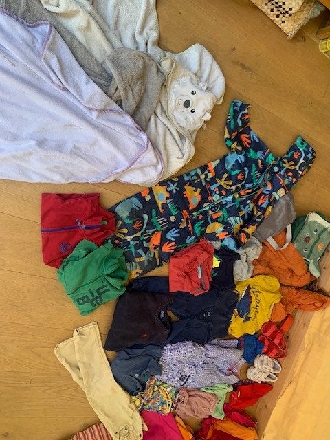 lot de vêtements et chaussures pour enfants (4-5 ans), Enlèvement, Comme neuf