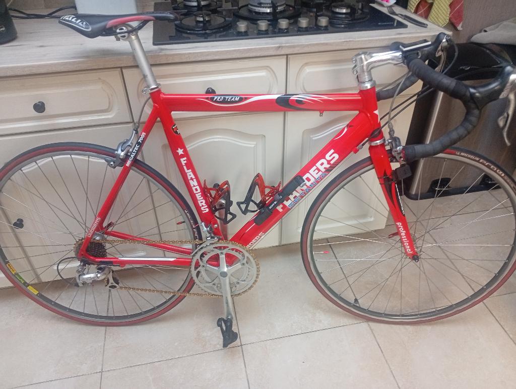 KOERSFIETS FLANDERS PRO TEAM STARTKLAAR, 28 inch, Gebruikt, Velgrem, 15 tot 20 versnellingen
