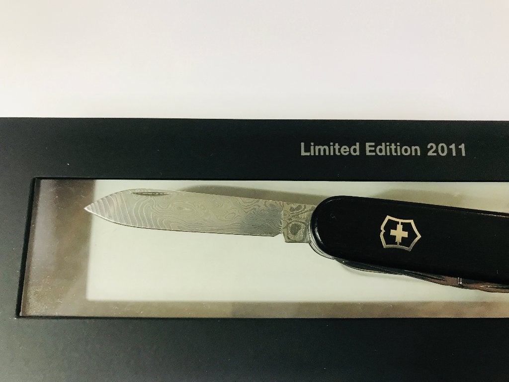 Victorinox Damast / Damascus 2011 1.3701.J11 Climber Ebony, Caravans en Kamperen, Kampeergereedschap, Nieuw, Ophalen of Verzenden