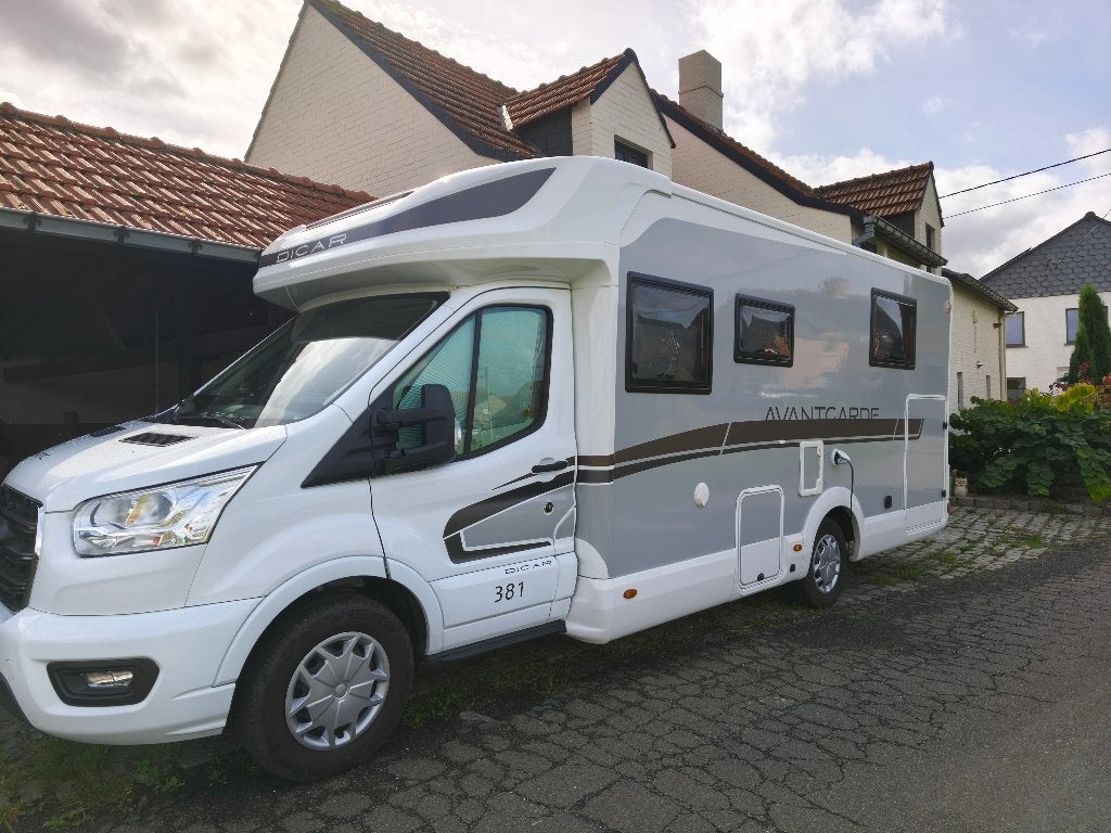 Mc Louis Avantgarde 381  - Ford 170 PK, Caravans en Kamperen, Automaat, Koelkast, Ford, Bestuurdersdeur