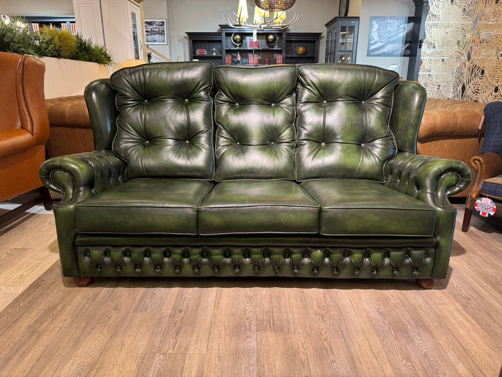 Originele chesterfield 3 zits bank Nieuwstaat Suzanne groen, Ophalen of Verzenden