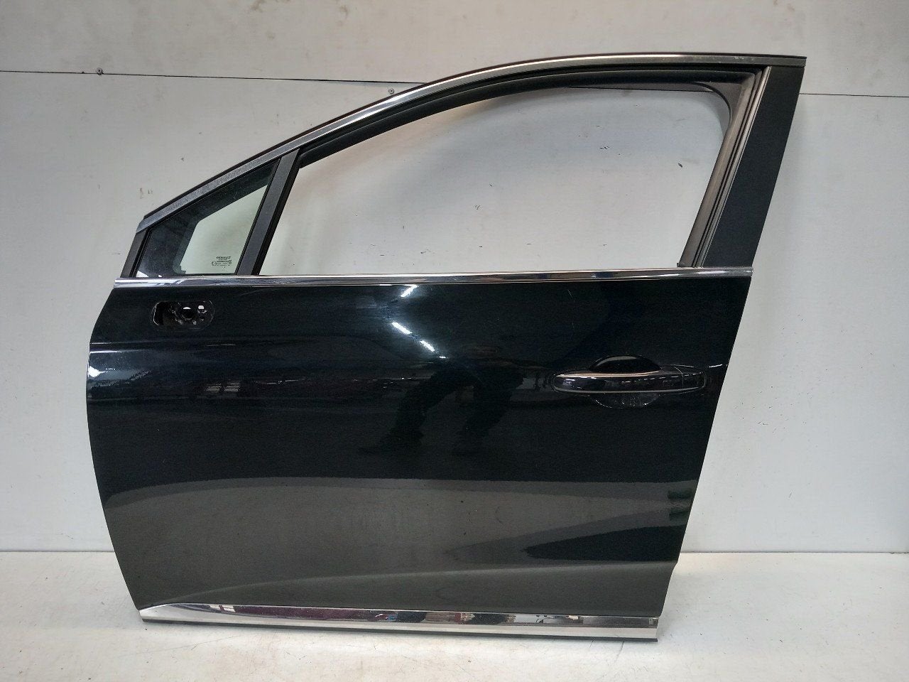 Portier links voor Renault Clio, Onderdelen@venauto.nl, Van der Ven Autorecycling B.V., Ettenseweg 76, 4706 PB Roosendaal, The Netherlands