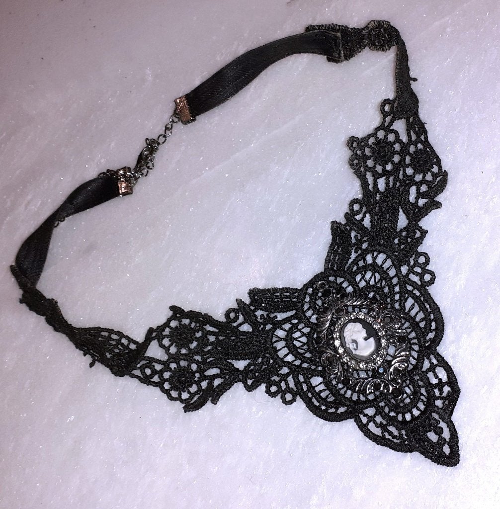 choker gothic met kant en camé, Bijoux, Sacs & Beauté, Colliers, Neuf, Enlèvement ou Envoi, Autres matériaux, Avec pendentif