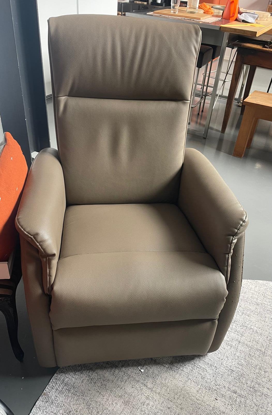 Relax zetel met OpstaHulp (elektrisch), Huis en Inrichting, Fauteuils, Ophalen, Zo goed als nieuw