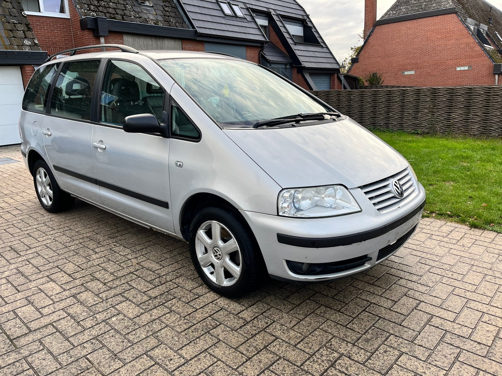 Volkswagen sharan 1.9tdi automaat 7plaatsen, Autos, Argent ou Gris, Achat, 7 places, Alcantara