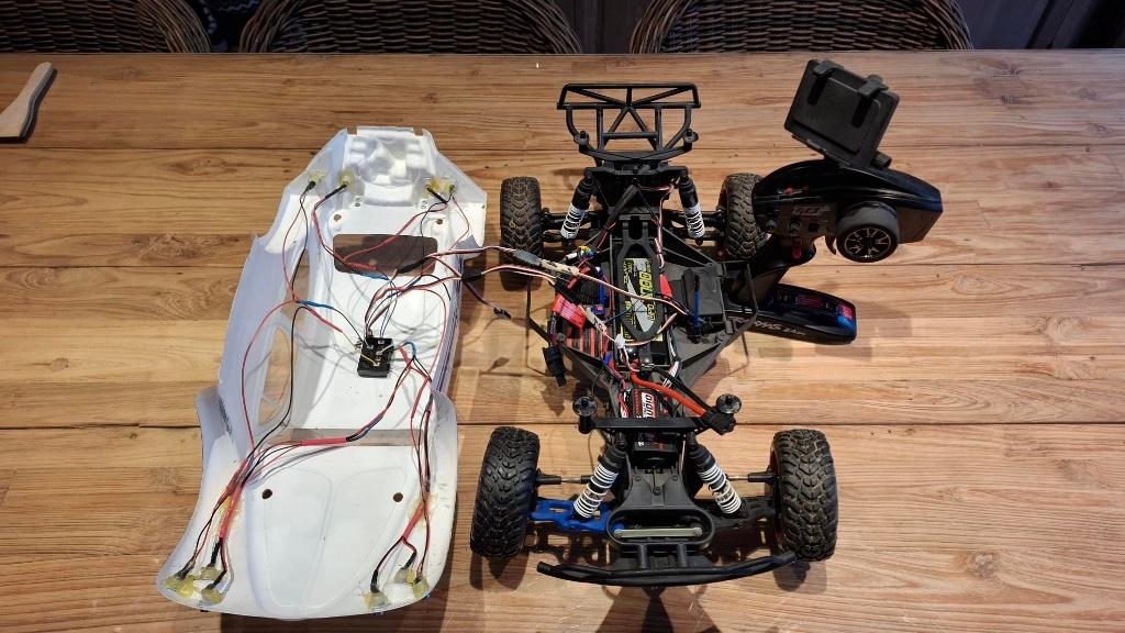 rc auto, Échelle 1:10, Enlèvement ou Envoi, Voiture off road, Comme neuf