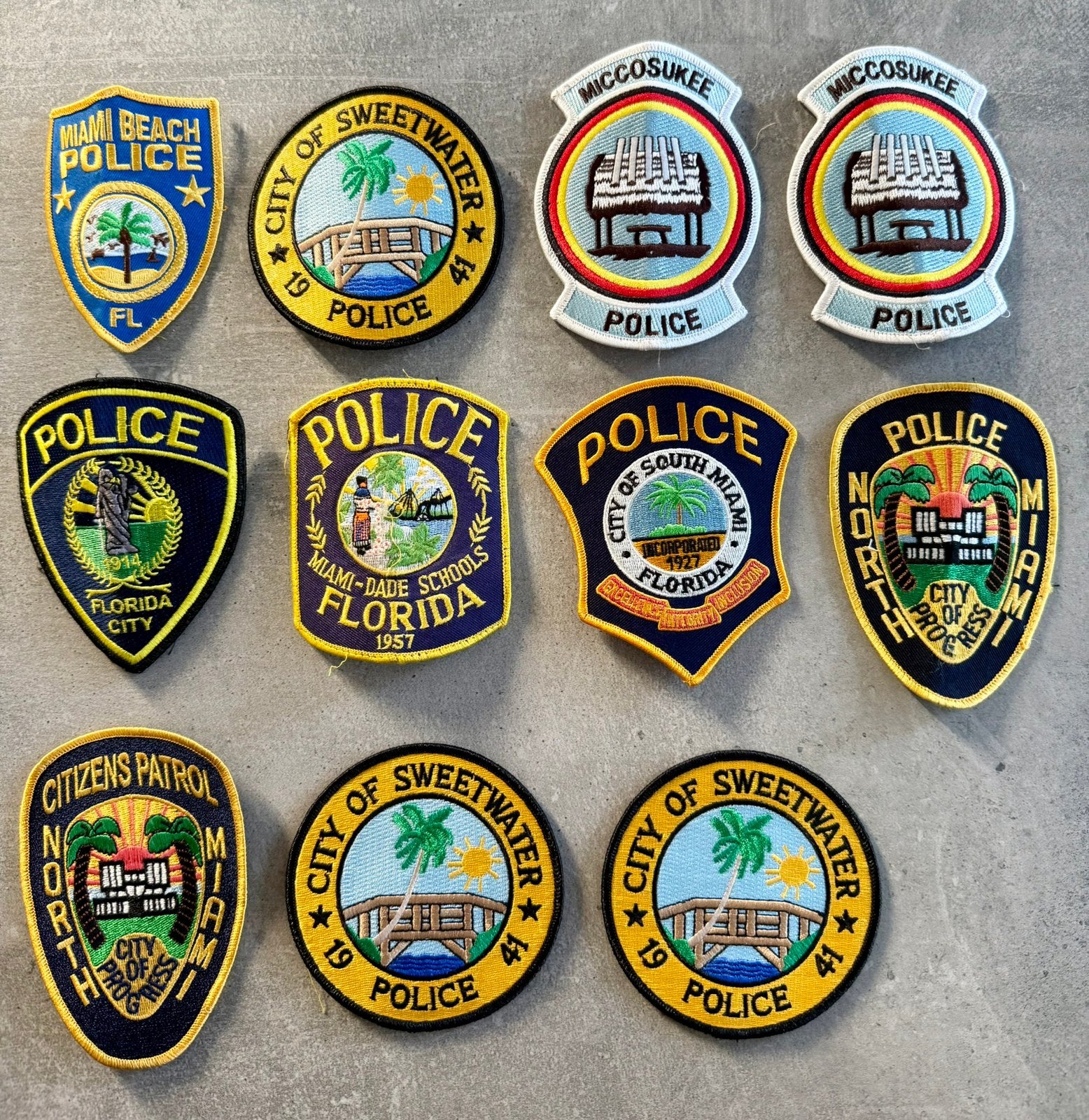 Lot d’écussons Police americaine (USA), Collections, Objets militaires | Général, Enlèvement ou Envoi, Autres, Emblème ou Badge