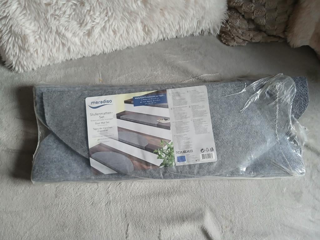 Tapis de marche d'escalier gris neuf, 15 marches.
A venir ch, Enlèvement ou Envoi, Gris, Tapis